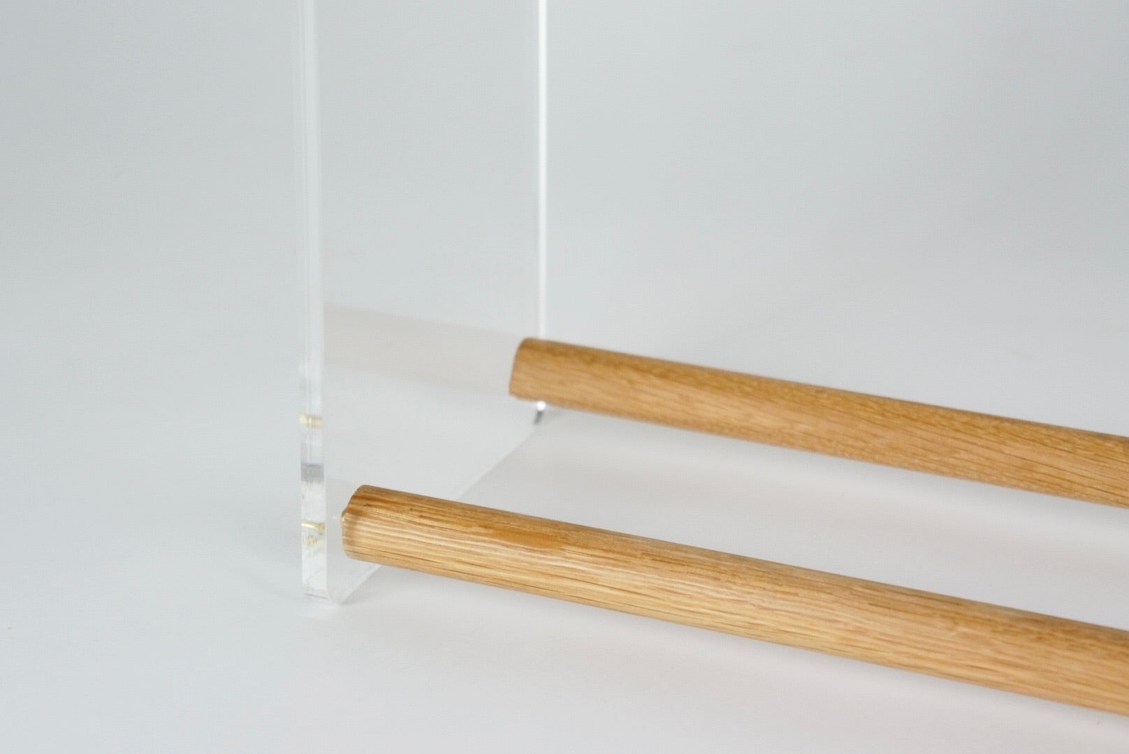 Schuhregal Eiche Glas Shoe Rack oak and glass large Schuhe Aufbewahrung Garderobe oiled wood handmade in Deutschland minimalistisch minimalism close up