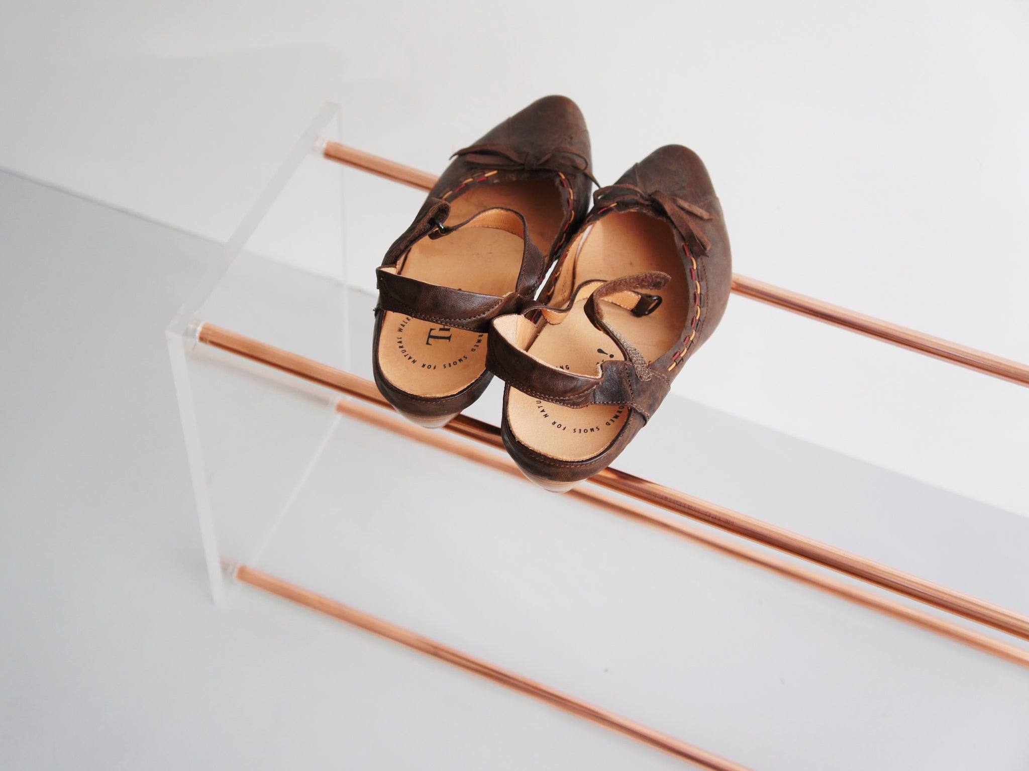 Copper and Glass Shoe Rack Schuhregal Kupfer Glas Calvill