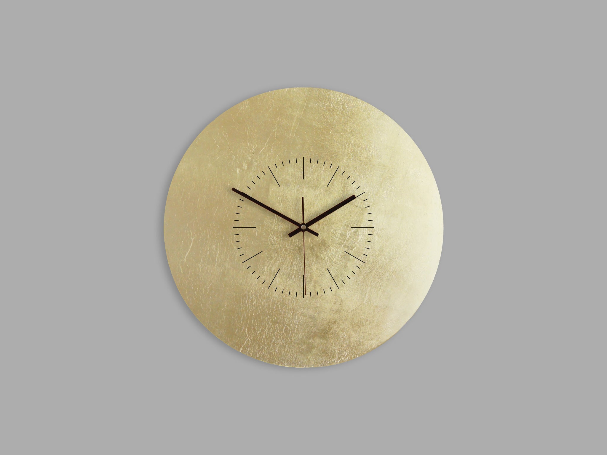 gold Blattmetall Blattgold messing glänzend Wanduhr handgemacht Unikat lautlos metal leafs brass wall clock