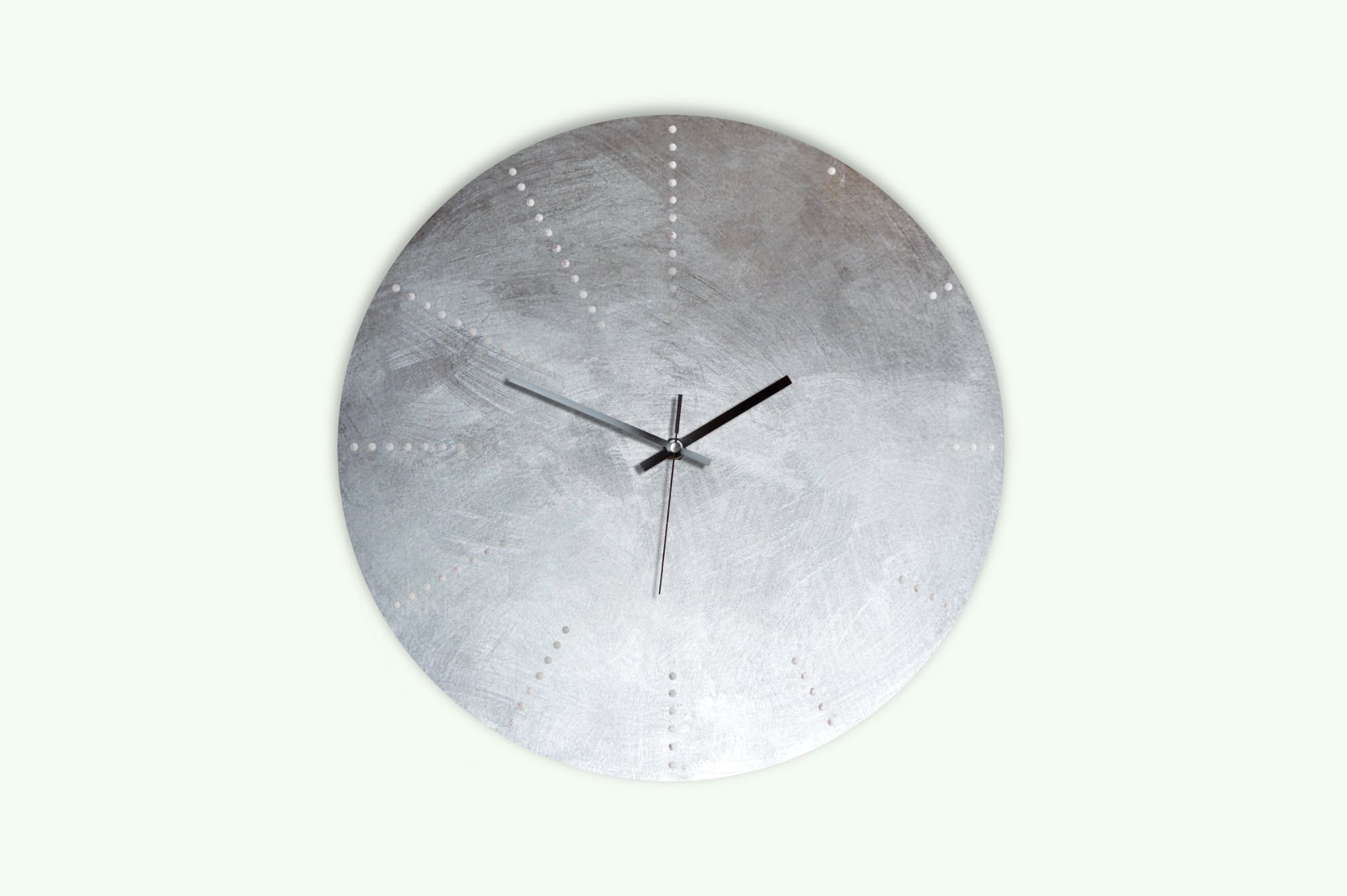 silber wanduhr silver wall clock silent lautlos blattmetall handmade unikat unique patina minimalistisch Minimalismus minimalism dots