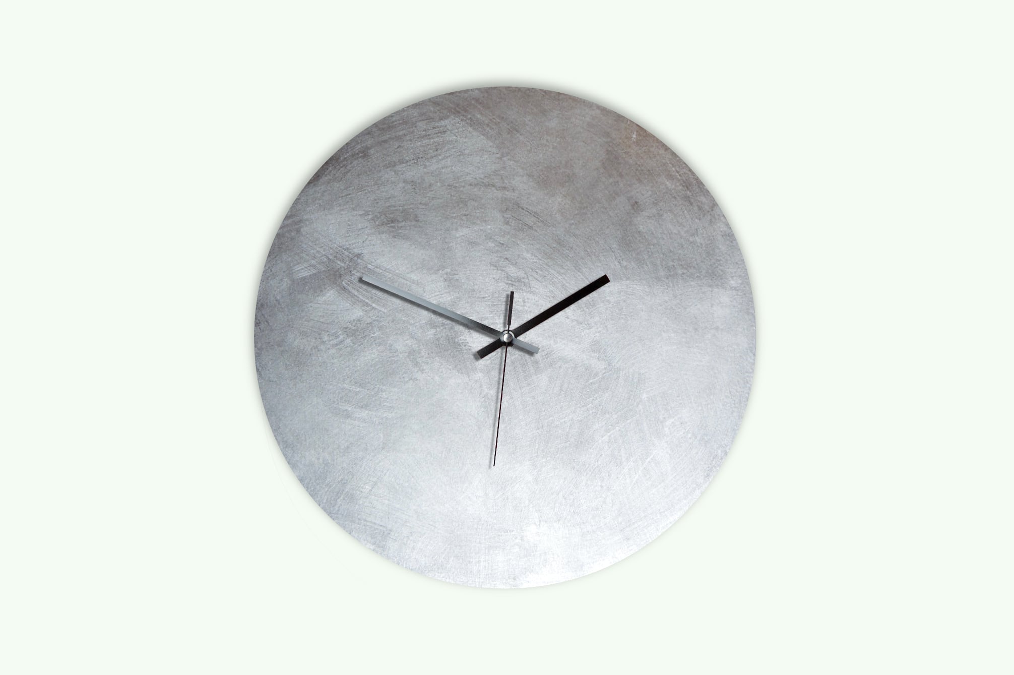 silber wanduhr silver wall clock silent lautlos blattmetall handmade unikat unique patina minimalistisch Minimalismus minimalism 