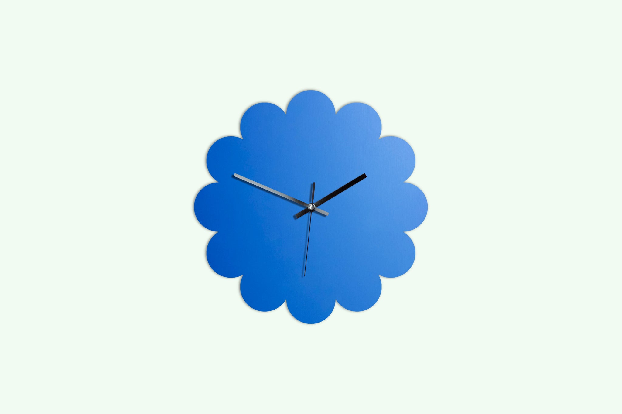 Eloxierte Aluminium Wanduhr - Wolke Blau